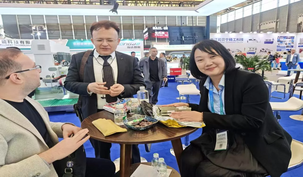 hiseng-showcased-breakthrough-in-round-corner-and-polishing-in-one-step-at-china-glass-2026-3.jpg hiseng-showcased-breakthrough-in-round-corner-and-polishing-in-one-step-at-china-glass-2026-3.jpg